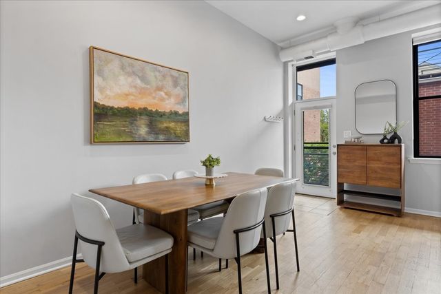 2512 N Bosworth Avenue 208, Chicago, IL 60614