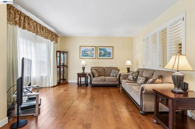 5305 Willow Glen Pl, Castro Valley, CA 94546