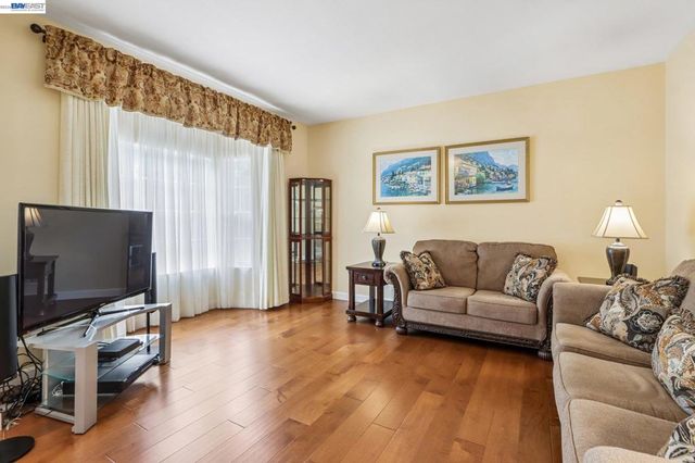 5305 Willow Glen Pl, Castro Valley, CA 94546