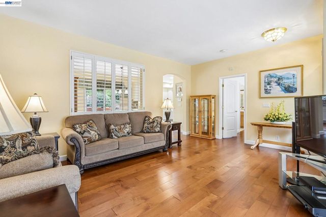 5305 Willow Glen Pl, Castro Valley, CA 94546