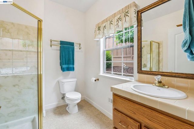 5305 Willow Glen Pl, Castro Valley, CA 94546