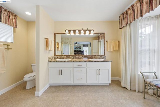 5305 Willow Glen Pl, Castro Valley, CA 94546