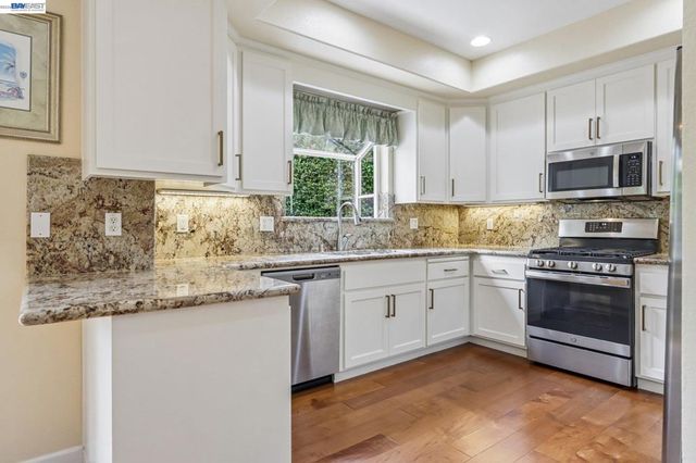 5305 Willow Glen Pl, Castro Valley, CA 94546