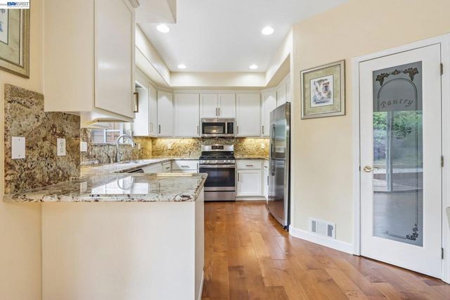 5305 Willow Glen Pl, Castro Valley, CA 94546