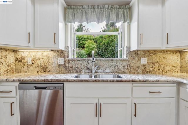 5305 Willow Glen Pl, Castro Valley, CA 94546