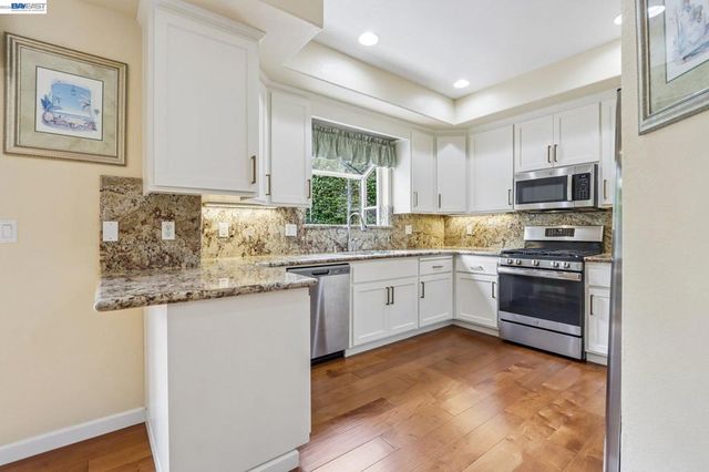 5305 Willow Glen Pl, Castro Valley, CA 94546