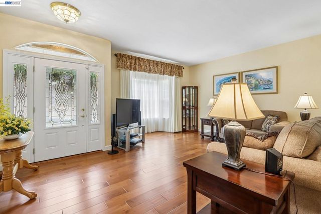 5305 Willow Glen Pl, Castro Valley, CA 94546