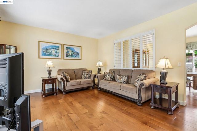 5305 Willow Glen Pl, Castro Valley, CA 94546