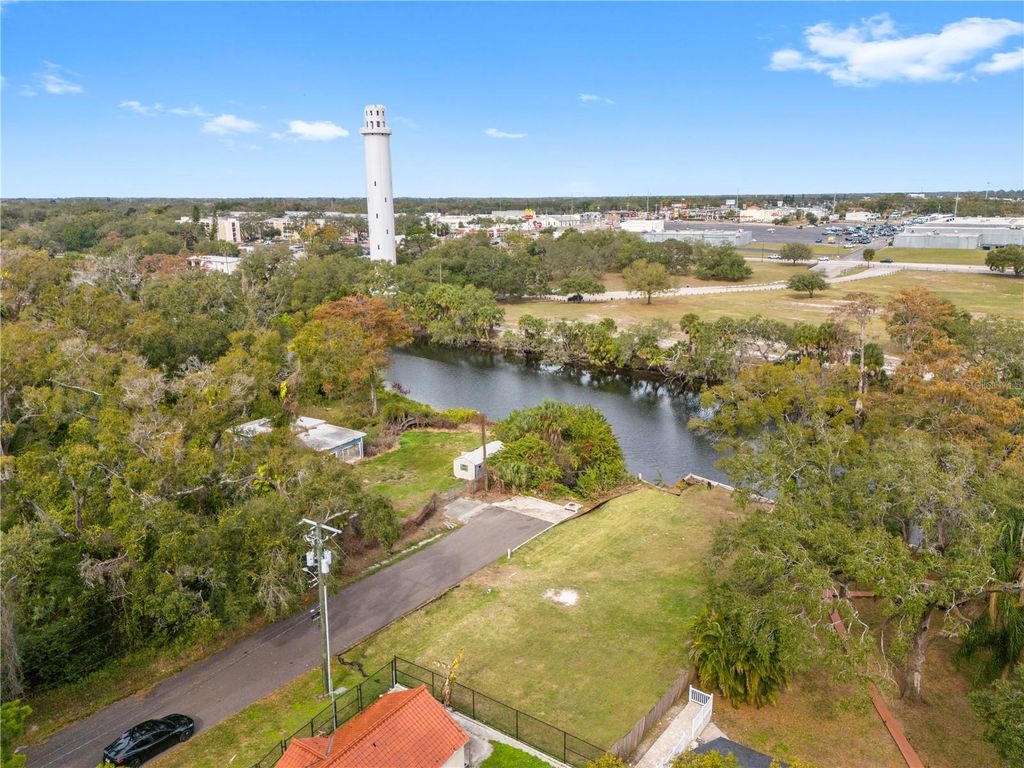 Image 2 of property listing at 7920 N BRANCH AVENUE, Tampa, FL 33604