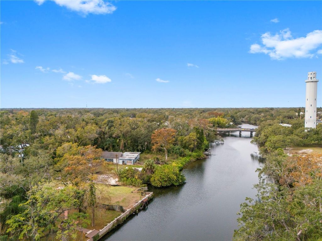 Image 11 of property listing at 7920 N BRANCH AVENUE, Tampa, FL 33604