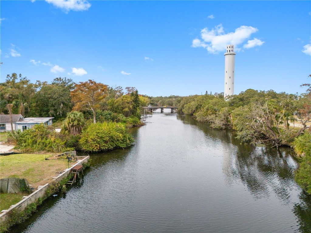 Image 12 of property listing at 7920 N BRANCH AVENUE, Tampa, FL 33604