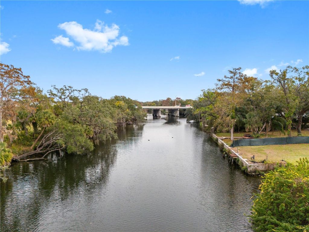 Image 13 of property listing at 7920 N BRANCH AVENUE, Tampa, FL 33604