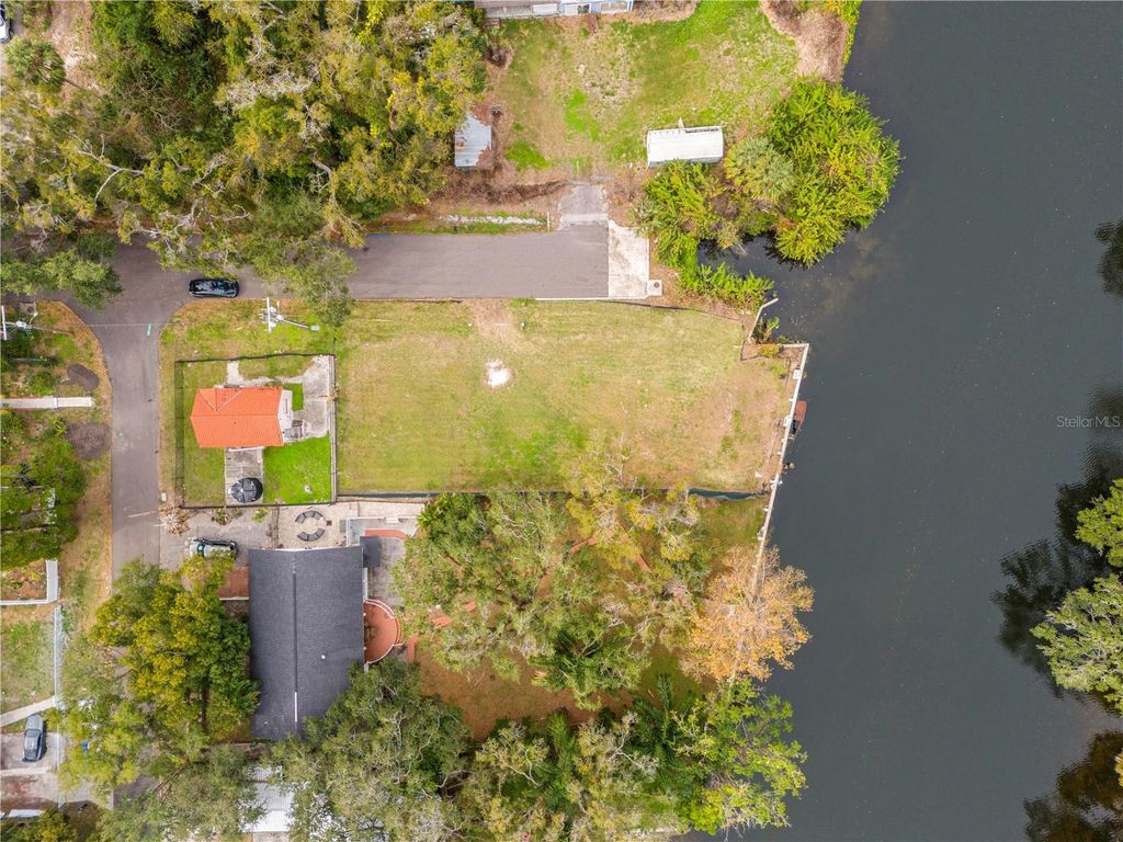 Image 14 of property listing at 7920 N BRANCH AVENUE, Tampa, FL 33604