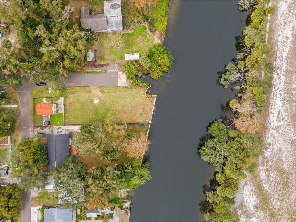 Image 15 of property listing at 7920 N BRANCH AVENUE, Tampa, FL 33604