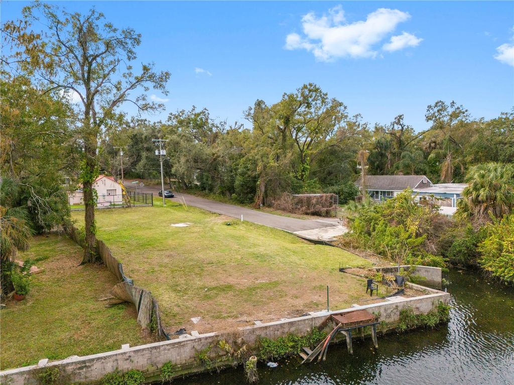 Image 3 of property listing at 7920 N BRANCH AVENUE, Tampa, FL 33604