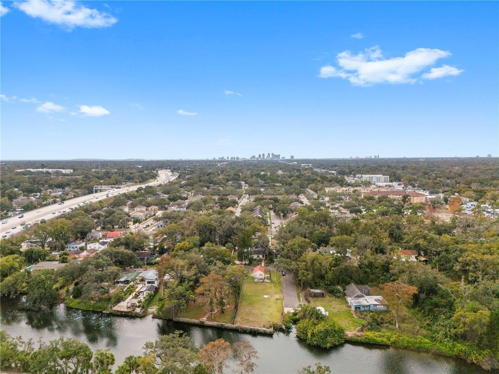 Image 9 of property listing at 7920 N BRANCH AVENUE, Tampa, FL 33604