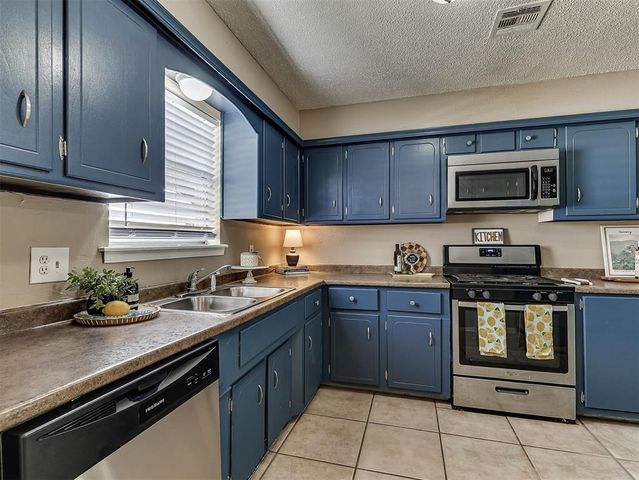 9404 S Winston Way, Oklahoma City, OK 73139