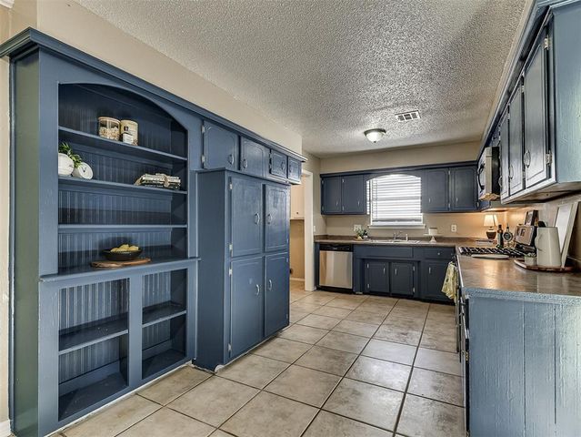 9404 S Winston Way, Oklahoma City, OK 73139