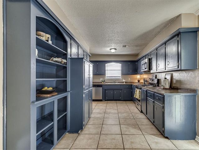 9404 S Winston Way, Oklahoma City, OK 73139