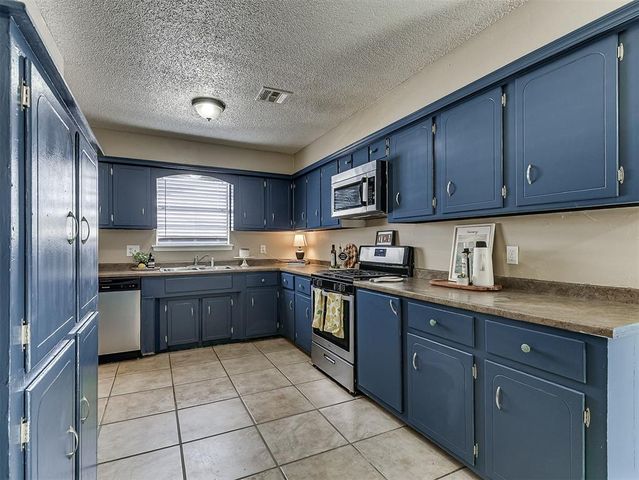 9404 S Winston Way, Oklahoma City, OK 73139
