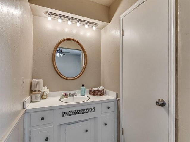 9404 S Winston Way, Oklahoma City, OK 73139