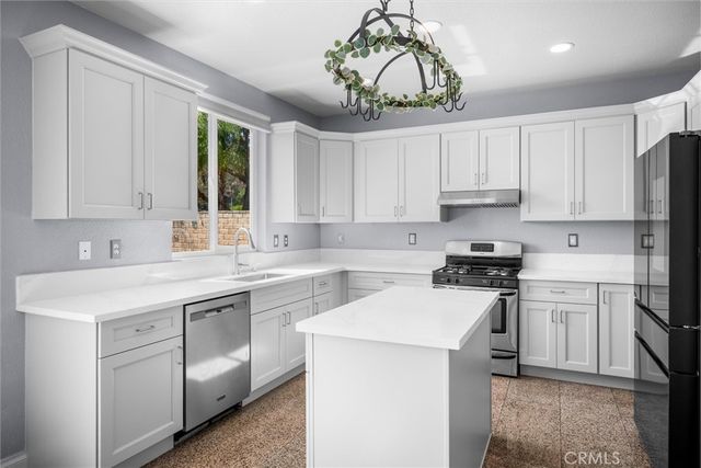 712 Shaffer Street, Corona, CA 92879