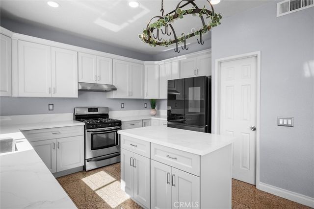 712 Shaffer Street, Corona, CA 92879