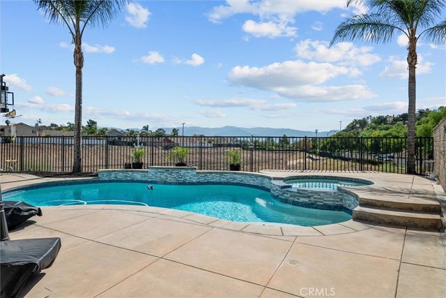 712 Shaffer Street, Corona, CA 92879