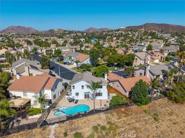 712 Shaffer Street, Corona, CA 92879