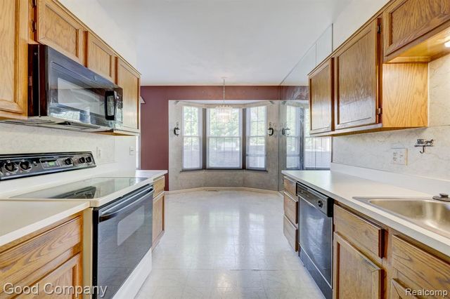 7354 Birkshire, West Bloomfield, MI 48322