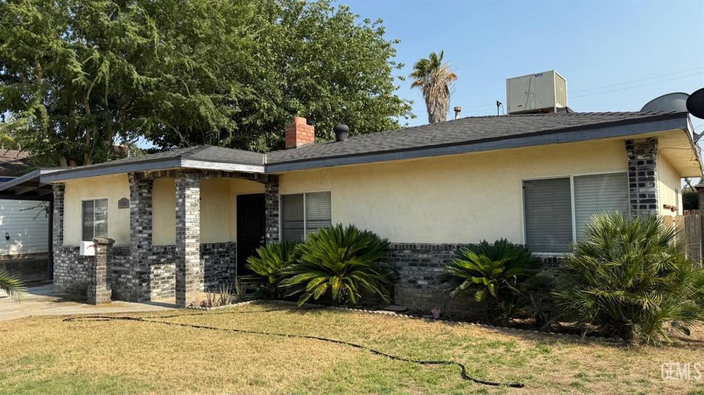 Image 1 of property listing at 3009 Hillburn Road, Bakersfield, CA 93306