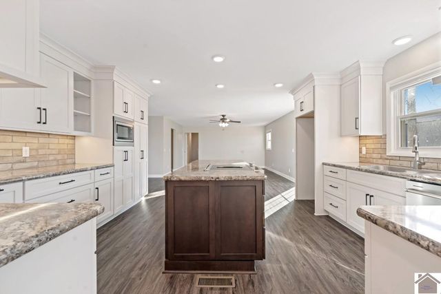 8189 State Route 94 W., Murray, KY 42071