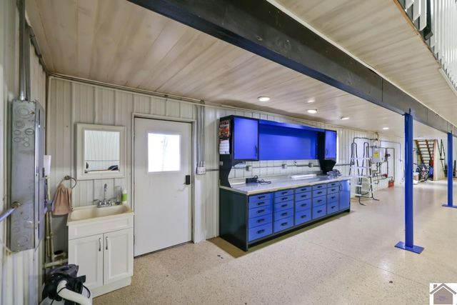 8189 State Route 94 W., Murray, KY 42071