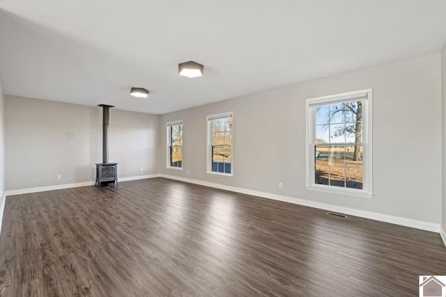 8189 State Route 94 W., Murray, KY 42071