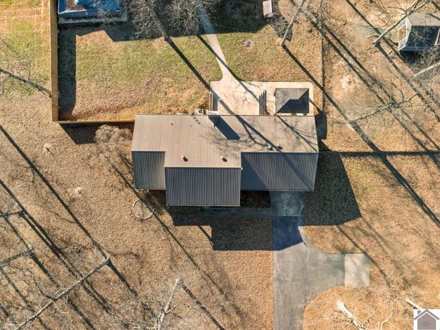 8189 State Route 94 W., Murray, KY 42071