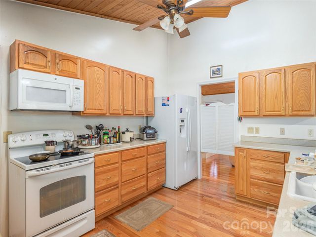 1120 Jacobs Branch Road, Franklin, NC 28734