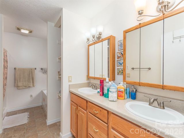 1120 Jacobs Branch Road, Franklin, NC 28734