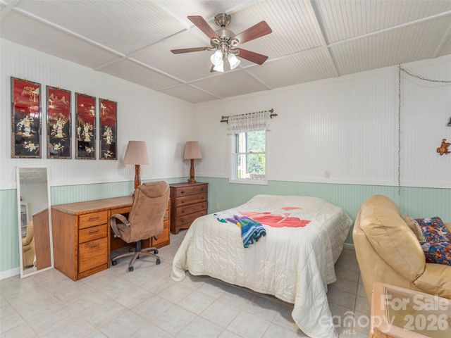 1120 Jacobs Branch Road, Franklin, NC 28734