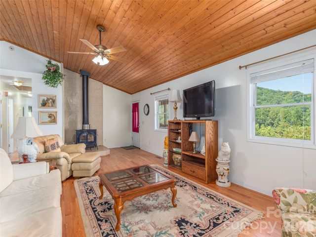 1120 Jacobs Branch Road, Franklin, NC 28734