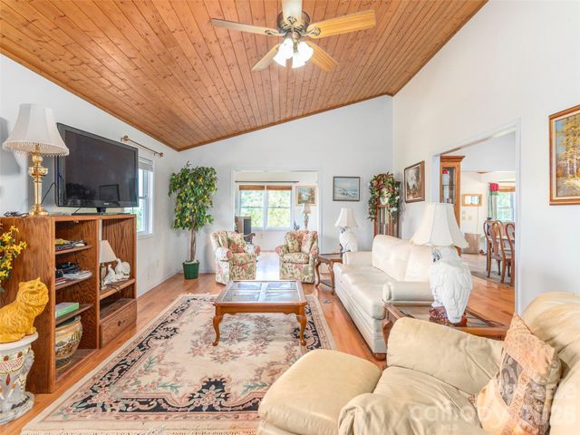 1120 Jacobs Branch Road, Franklin, NC 28734