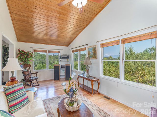 1120 Jacobs Branch Road, Franklin, NC 28734
