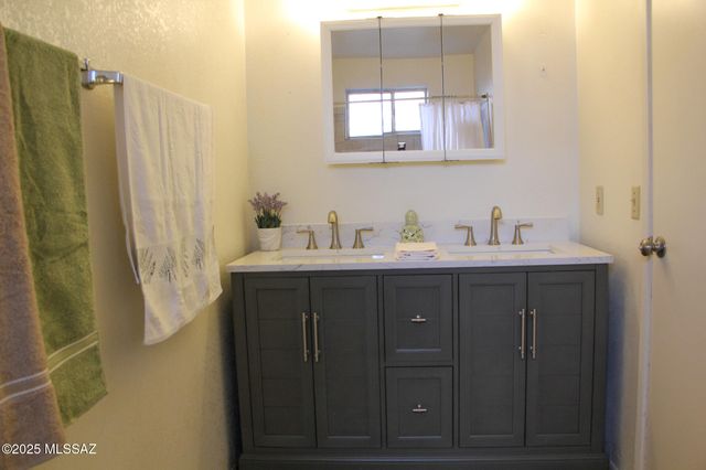 3841 N Four Winds Drive, Tucson, AZ 85750