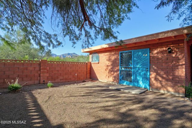 3841 N Four Winds Drive, Tucson, AZ 85750