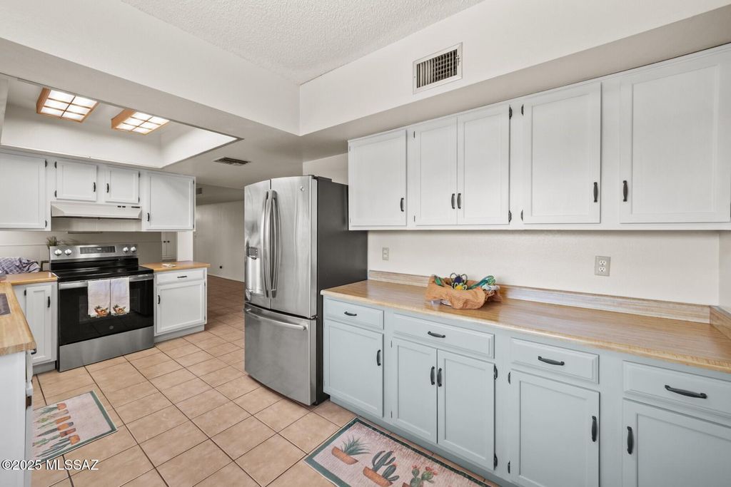 3841 N Four Winds Drive, Tucson, AZ 85750