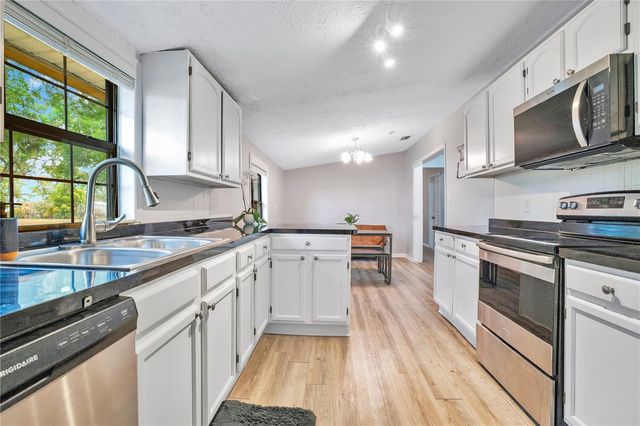 13713 WALDEN SHEFFIELD ROAD, Dover, FL 33527