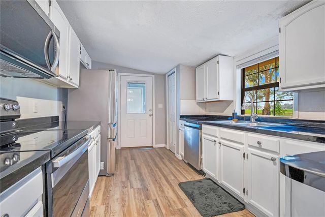 13713 WALDEN SHEFFIELD ROAD, Dover, FL 33527