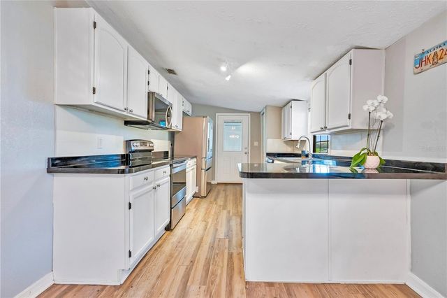 13713 WALDEN SHEFFIELD ROAD, Dover, FL 33527