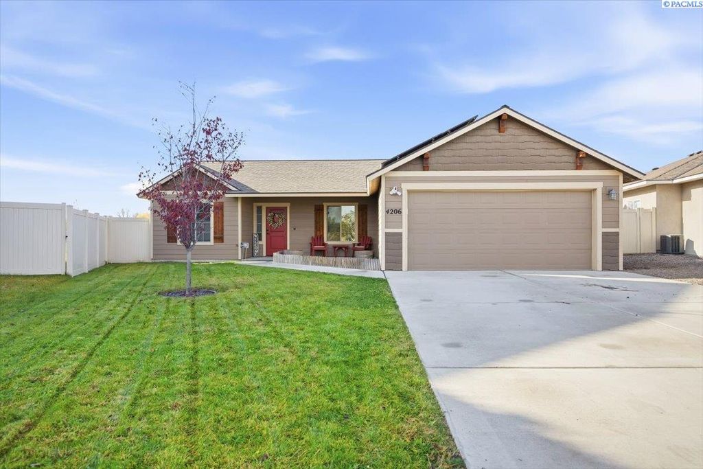 4206 Kitimat Ln, Pasco, WA 99301