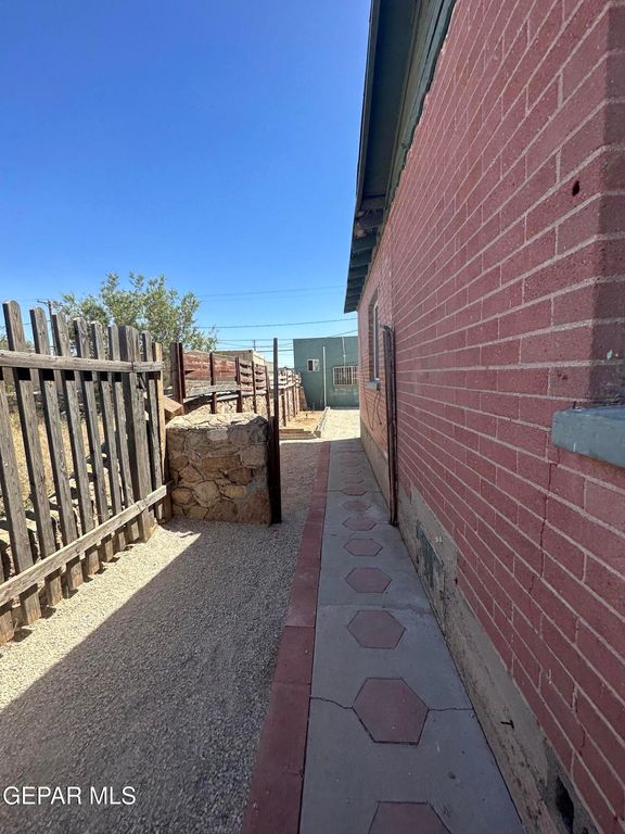 4640 La Luz Avenue B, El Paso, TX 79903