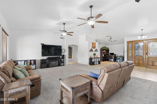 2637 E CARLA VISTA Drive, Gilbert, AZ 85295